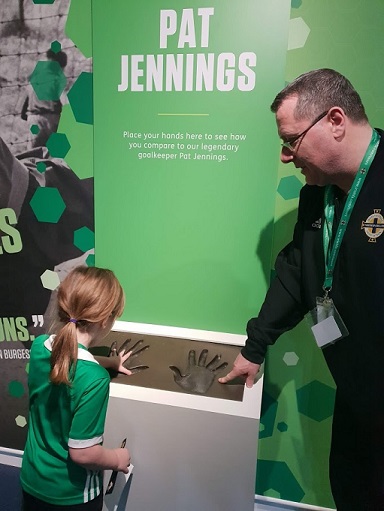 Pat Jennings hands