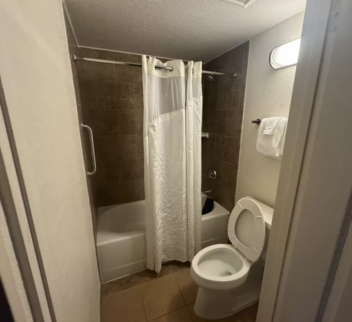 Review of the Rosen Inn Lake Buena Vista - Orlando, FL. bathroom