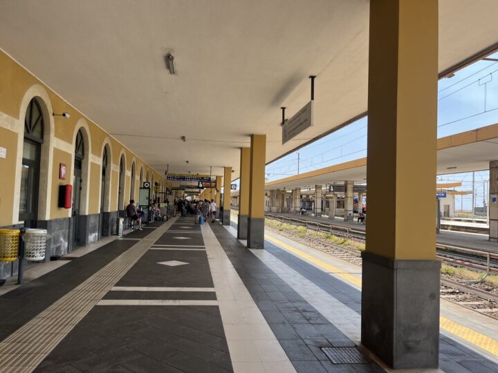 Catania Station platform